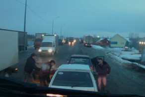 Дерзкая разборка на дороге