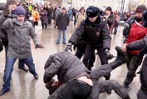 Американскую пятую колонну в Москве забросали фекалиями