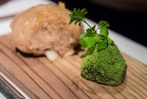 В Narisawa вам приготовят суп из чернозема