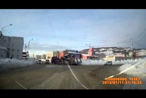 Опрокинул бульдозер