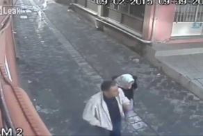  Мужик спас женщину от мерзавца с ножом