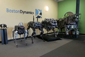 Бостонский робот на прогулке