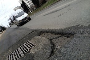 Как ремонтируют дороги в Севастополе