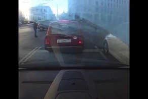 Стоял, никого не трогал