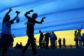 Украину ждут марши пустых кастрюль и полных автоматных рожков