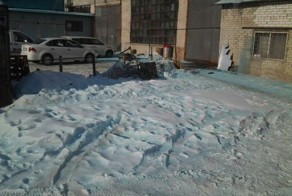 В Челябинской области выпал снег голубого цвета