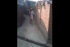 В ходе драки индиец воткнул кетмень в плечо своего знакомого