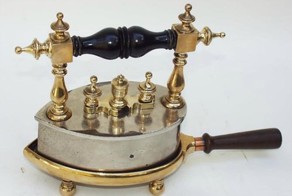 Утюгу 379 лет