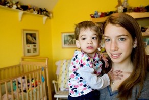 20-летняя девушка в теле ребенка (4 фото)