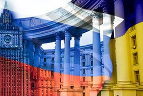 Яценюк решил потребовать у России репарации