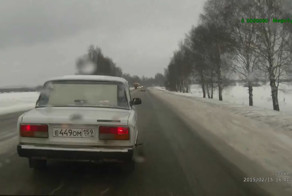 Неопытная девушка и штурман