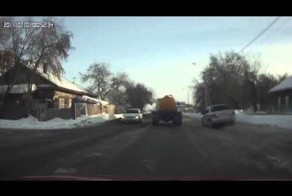 Решил обогнать по обочине