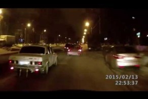 Сугроб посреди дороги