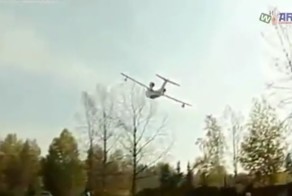 Бе-200 тушит жилой дом