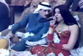 Очарованный арабский шейх искупал певицу в деньгах