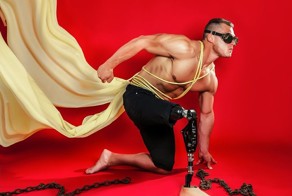 Одноногий манекенщик 