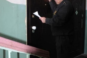 В Екатеринбурге подсудимый спрятался от приставов в холодильник