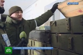 После бегства ВСУ, бойцы Новороссии находят оружейные склады и амуници