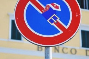 Необычные дорожные знаки (16 фото)