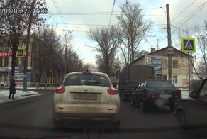 Смотрите на дорогу