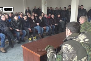 ДНР. Макеевка. Добровольцы вступают в ряды армии Новороссии