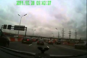 Растолкал всех