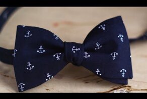 Как сделать галстук-бабочку в подарок на 23 февраля своими руками?