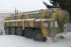 В Омске вылепили из снега Т-34 и "Тополь-М" в натуральную величину