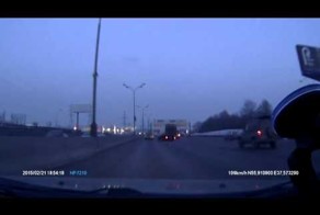 Запрыгнул на отбойник