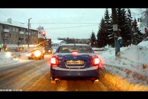 Столкновение на перекрестке 