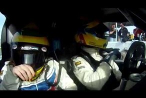 Гонщик хорошо прокатил свою девушку