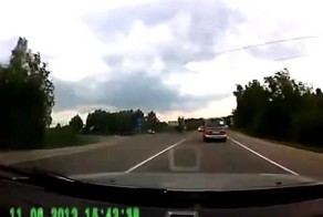 Жестко подставил 