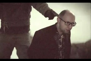 Яценюк о курсе доллара вещает на коленях