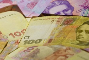 Украинцы скупают продукты и электронику из-за девальвации гривны