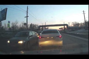 Наверное опаздывал