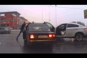 Вышел "побыковать" - получил по заслугам