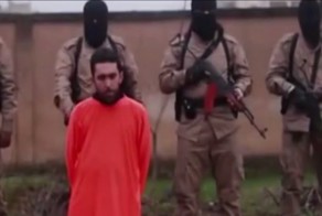 Боевики ИГИЛ опубликовали новое видео казни заложника