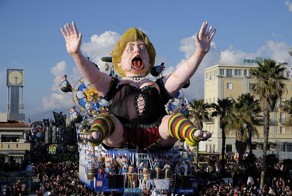 Парад кукол-карикатур известных политиков мира