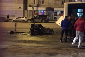 В Ростове у автобуса выпал, а затем загорелся двигатель