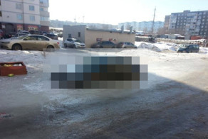 В Саратове Приора оказалась замурованной во льду