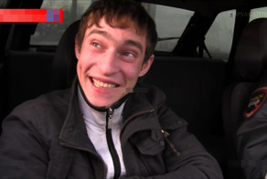 Пьяный водитель повис на разделительном бордюре моста