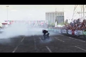 Трюки на мотоцикле 