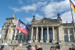 Нет войне! Митинг у Рейсхтага