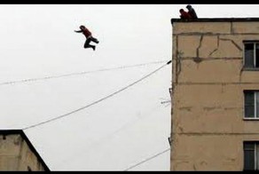 Нeудачная попытка девушки спрыгнуть с 9 этажа!