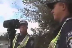 Гаишники в засаде, спрятались в кустах