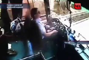 Перед смертью водитель автобуса спас пассажиров