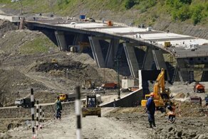 Сравнение стоимости строительства олимпийской дороги в Сочи (9 фото)