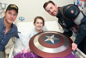 Супергеройский дуэт посетил еще одну детскую больницу