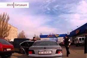 Разбил свою машину молотком