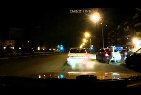 Пропустили девушку 